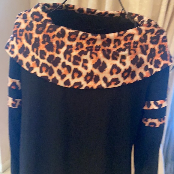 Top - Picture 2 of 8